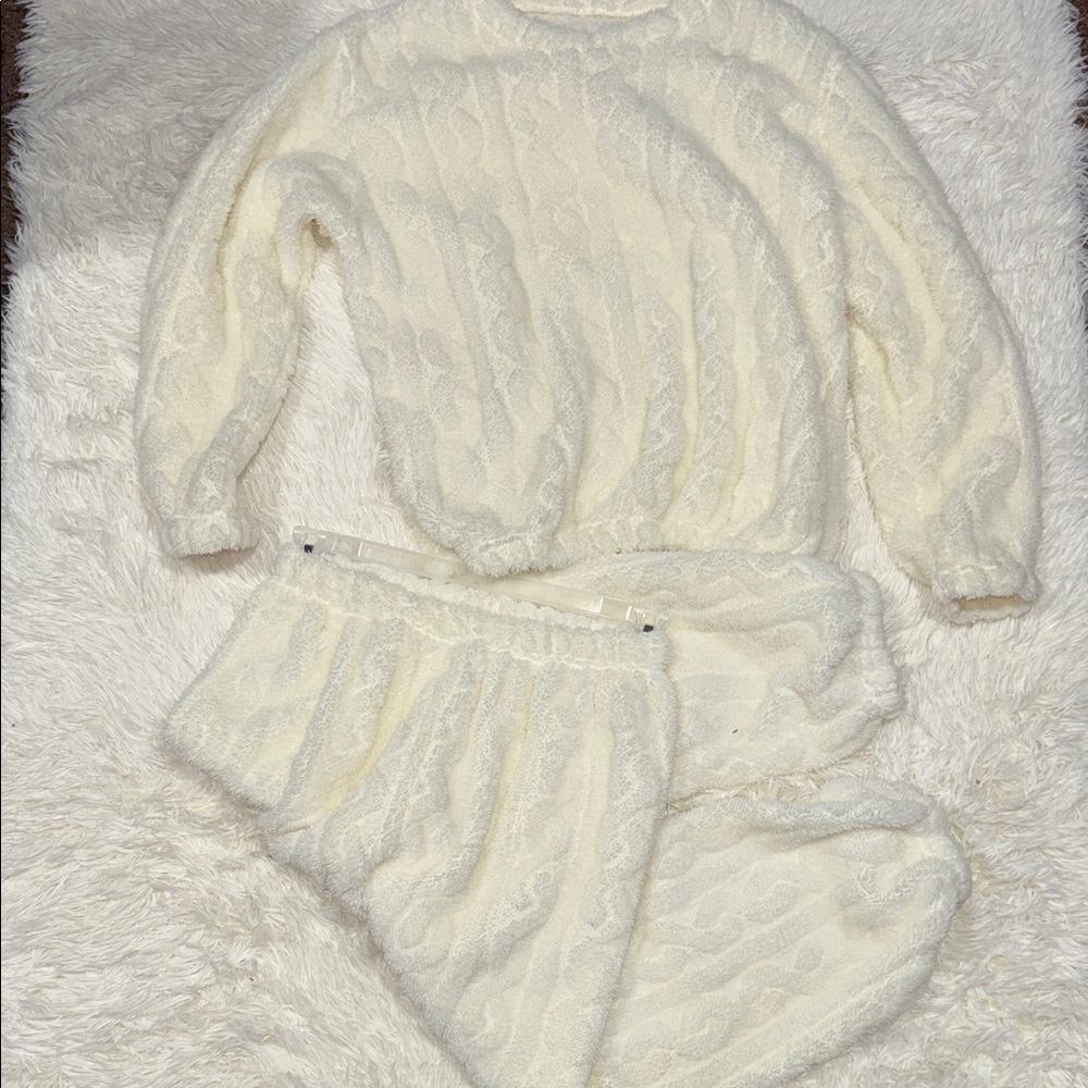 Size M Cozy Cream Textured Sweater and Pants Set for lounging or sleep